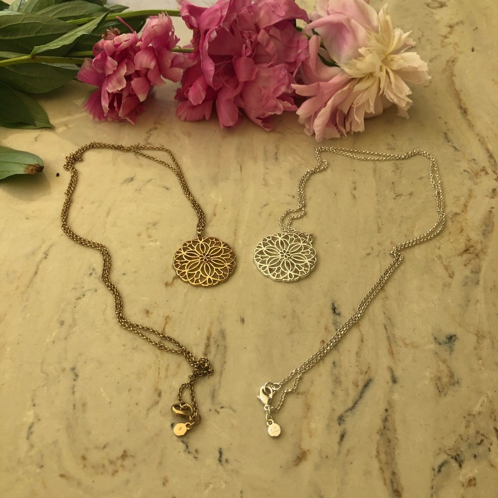 (🌸3 FOR $15 DEAL!) Long Pendant Necklace Bundle - Picture 1 of 10